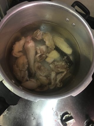 胡萝卜玉米姜薯鸡汤的做法步骤：6