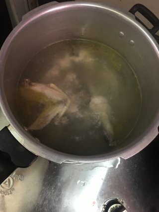 胡萝卜玉米姜薯鸡汤的做法步骤：7