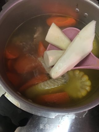 胡萝卜玉米姜薯鸡汤的做法步骤：9