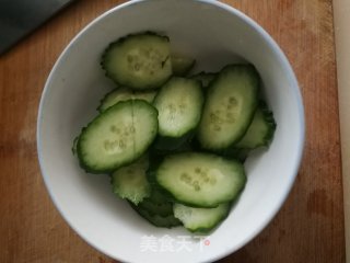 黄瓜鸡蛋汤的做法步骤：2