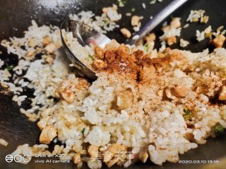奥尔良鸡肉炒饭的做法步骤：5
