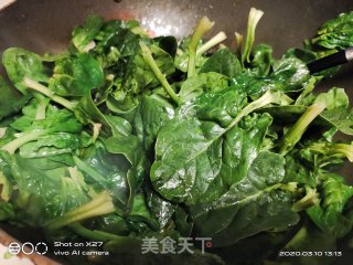 红肠炒菠菜的做法步骤：6