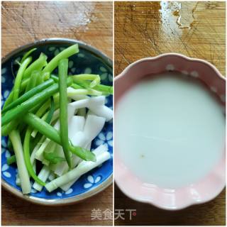 鱼骨胡萝卜白菜煲的做法步骤：2