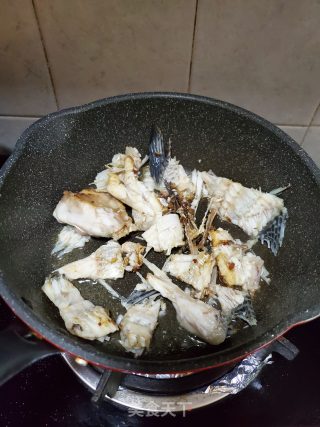 鱼骨胡萝卜白菜煲的做法步骤：4