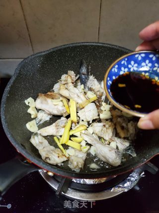 鱼骨胡萝卜白菜煲的做法步骤：5