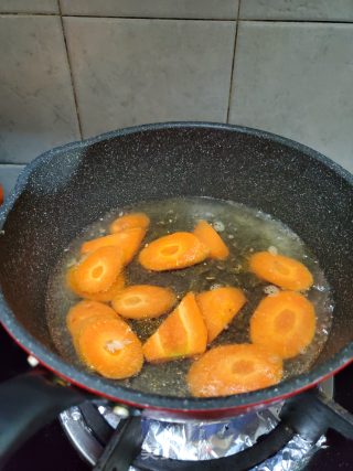 鱼骨胡萝卜白菜煲的做法步骤：7