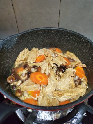 鱼骨胡萝卜白菜煲的做法步骤：9