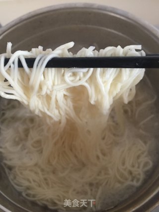 肉丸炒面的做法步骤：3