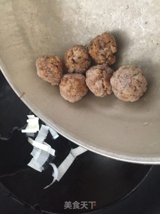 肉丸炒面的做法步骤：7