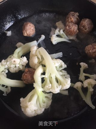肉丸炒面的做法步骤：8