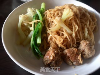 肉丸炒面的做法步骤：12