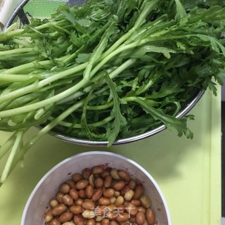 凉拌茼蒿菜的做法步骤：1
