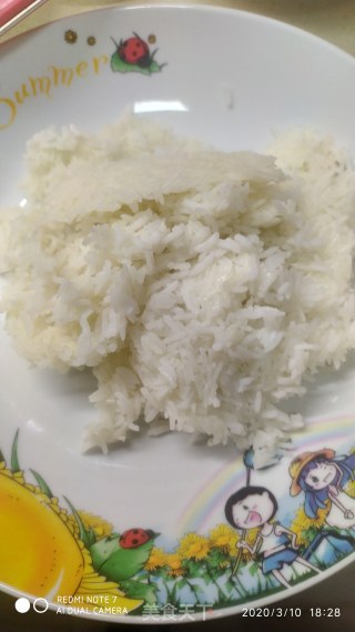 蛋炒饭的做法步骤：1