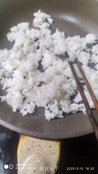 蛋炒饭的做法步骤：3