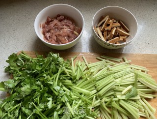芹菜肉丝炒香干的做法步骤：2