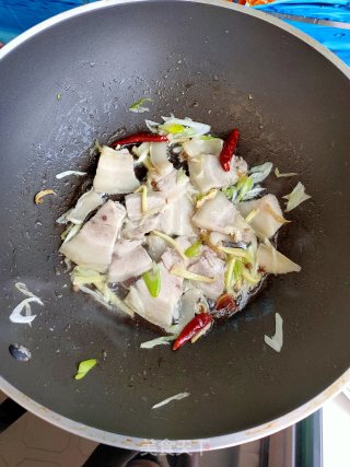 五花肉酸菜炖粉条的做法步骤：6
