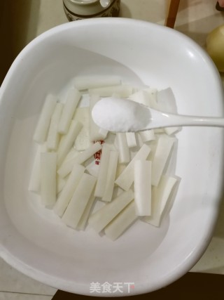 泡椒萝卜的做法步骤：1