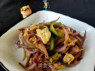 青椒炒鸡蛋洋葱的做法步骤：11