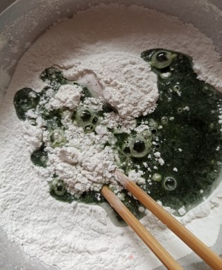 春天艾草香，做一份艾草团子尝一尝，做法材料都十分简单，一起来做吧！的做法步骤：4