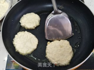 四川鲜玉米浆在家怎么做油炸玉米饼的做法步骤：5