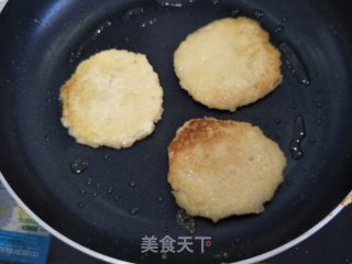 四川鲜玉米浆在家怎么做油炸玉米饼的做法步骤：6