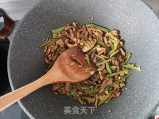 猪肉豆角焖面的做法步骤：7