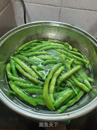 香菇肉末炒四季豆的做法步骤：2