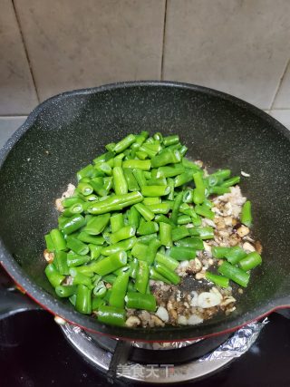 香菇肉末炒四季豆的做法步骤：7