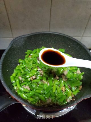 香菇肉末炒四季豆的做法步骤：8