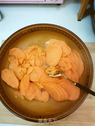 红薯小球的做法步骤：2