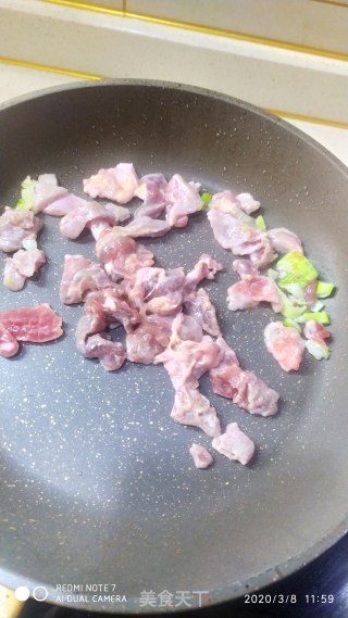 猪肉炒芦笋的做法步骤：6