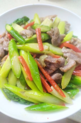 猪肉炒芦笋的做法步骤：9