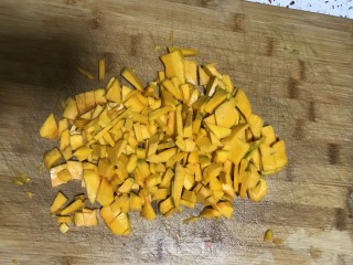 南瓜栗香蜜豆卷的做法步骤：4