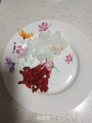 银耳荸荠甜汤的做法步骤：3