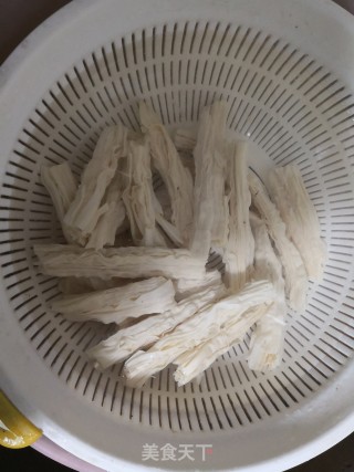 凉拌腐竹的做法步骤：1