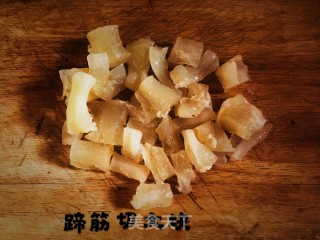 红烧蹄筋虎皮鹌鹑蛋的做法步骤：3