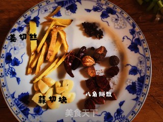 红烧蹄筋虎皮鹌鹑蛋的做法步骤：5