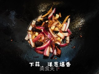 红烧蹄筋虎皮鹌鹑蛋的做法步骤：14