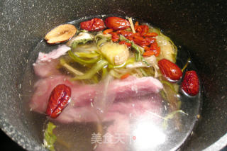 霸王花猪骨汤--快手汤的做法步骤：2