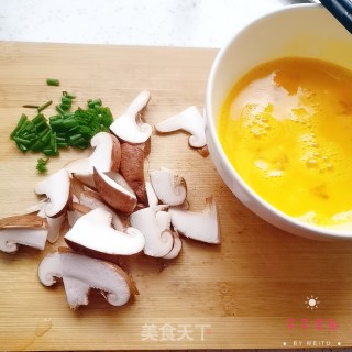 香菇鸡蛋汤的做法步骤：2