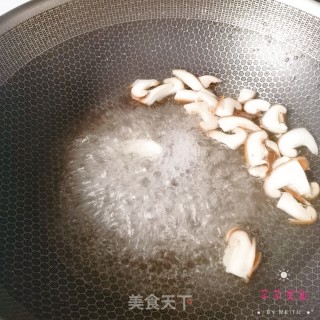 香菇鸡蛋汤的做法步骤：4