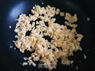 莴笋鸡蛋炒饭的做法步骤：3