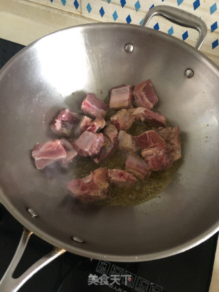 菌菇烧排骨的做法步骤：3