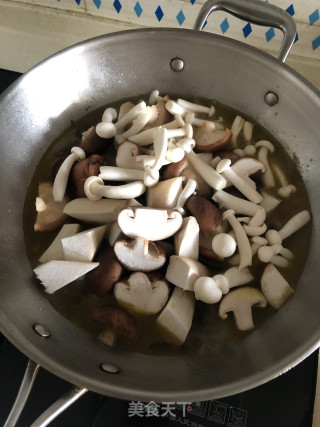 菌菇烧排骨的做法步骤：11