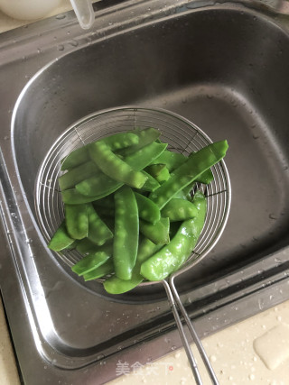 胡萝卜清炒荷兰豆（春日应季美食）的做法步骤：3