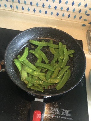 胡萝卜清炒荷兰豆（春日应季美食）的做法步骤：6