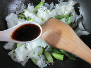 白木耳炒芦笋的做法步骤：7