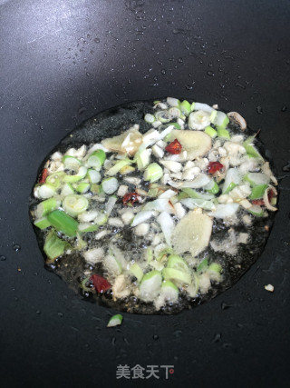 青鱼炖豆腐的做法步骤：1