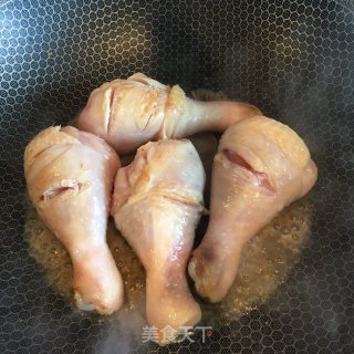 双菇烧鸡腿的做法步骤：3