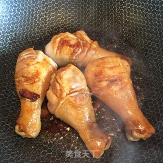 双菇烧鸡腿的做法步骤：4